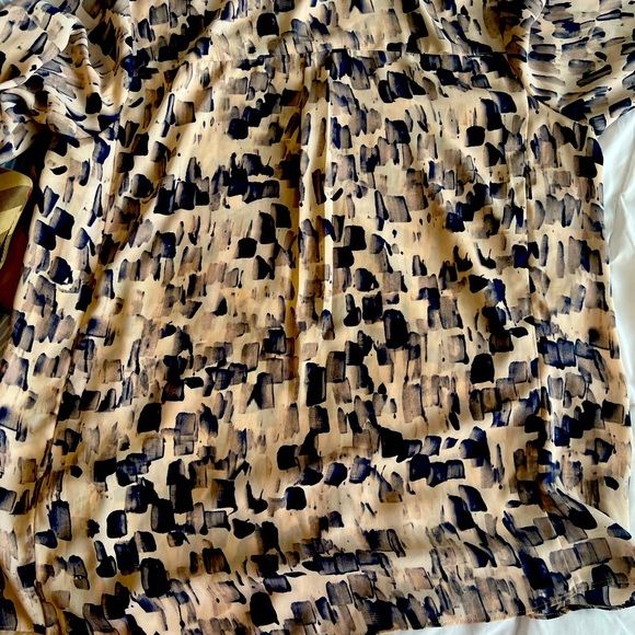 Medium size women shirt almost new - Picture 3 of 3